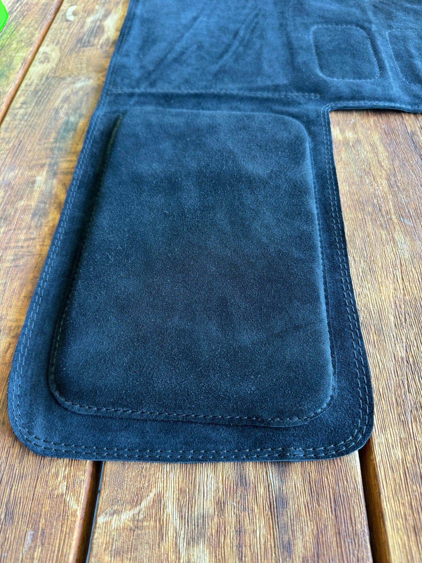 KAIZEN SUEDE LEATHER BENCH MAT WITH ELBOW PAD 440MM