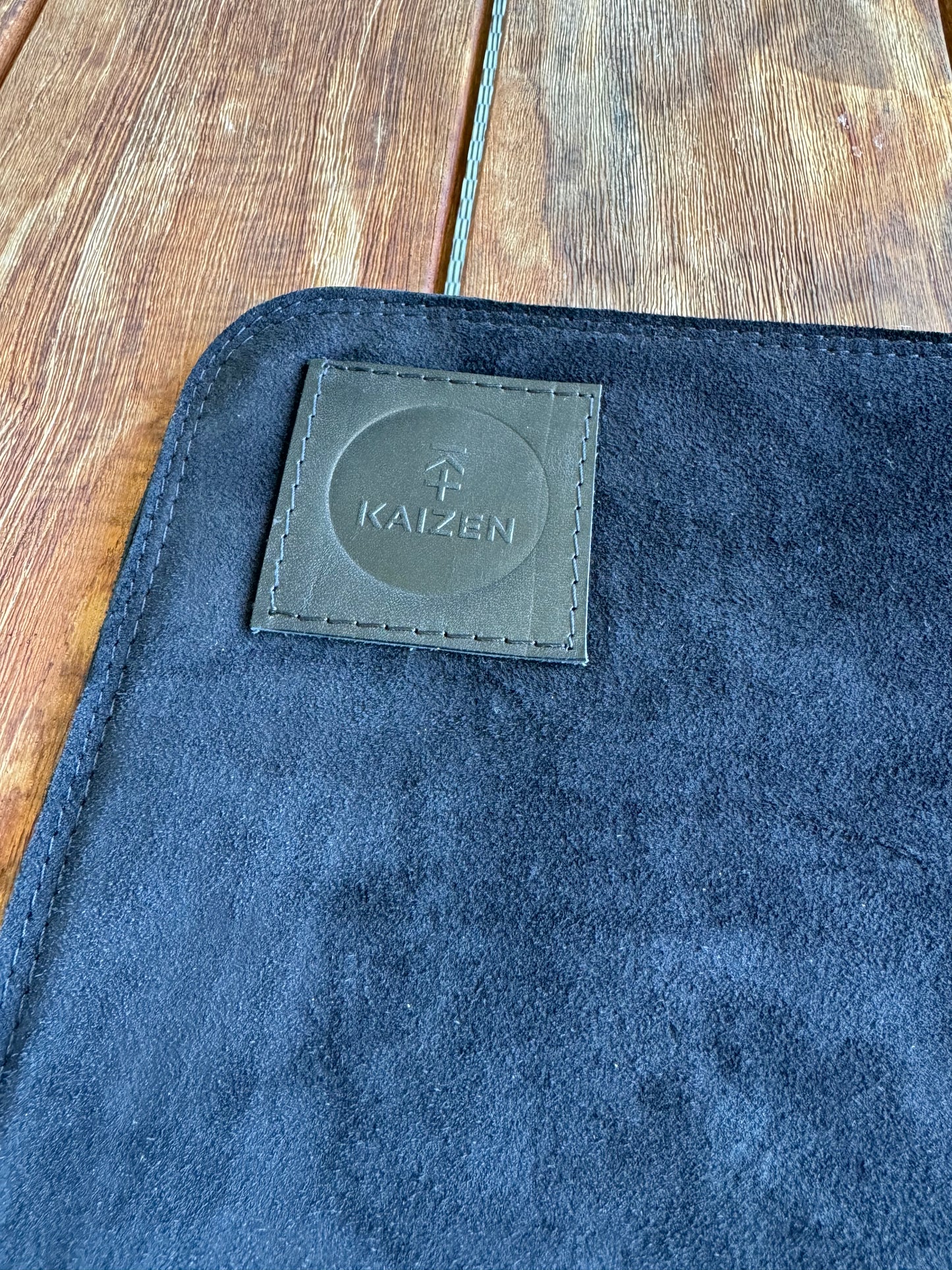 KAIZEN SUEDE LEATHER BENCH MAT WITH ELBOW PAD 440MM