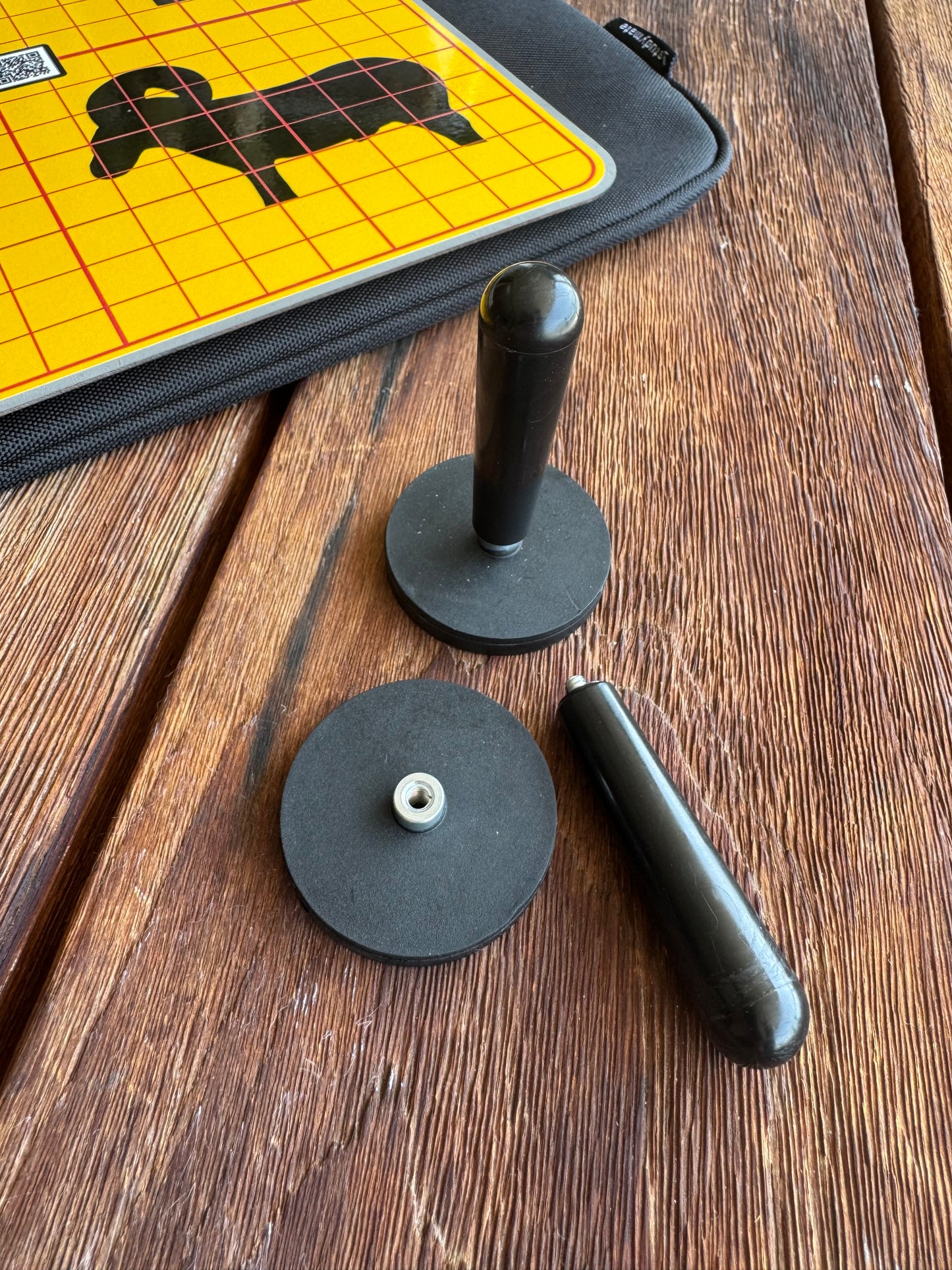 KAIZEN METALLIC SILHOUETTE BOARD