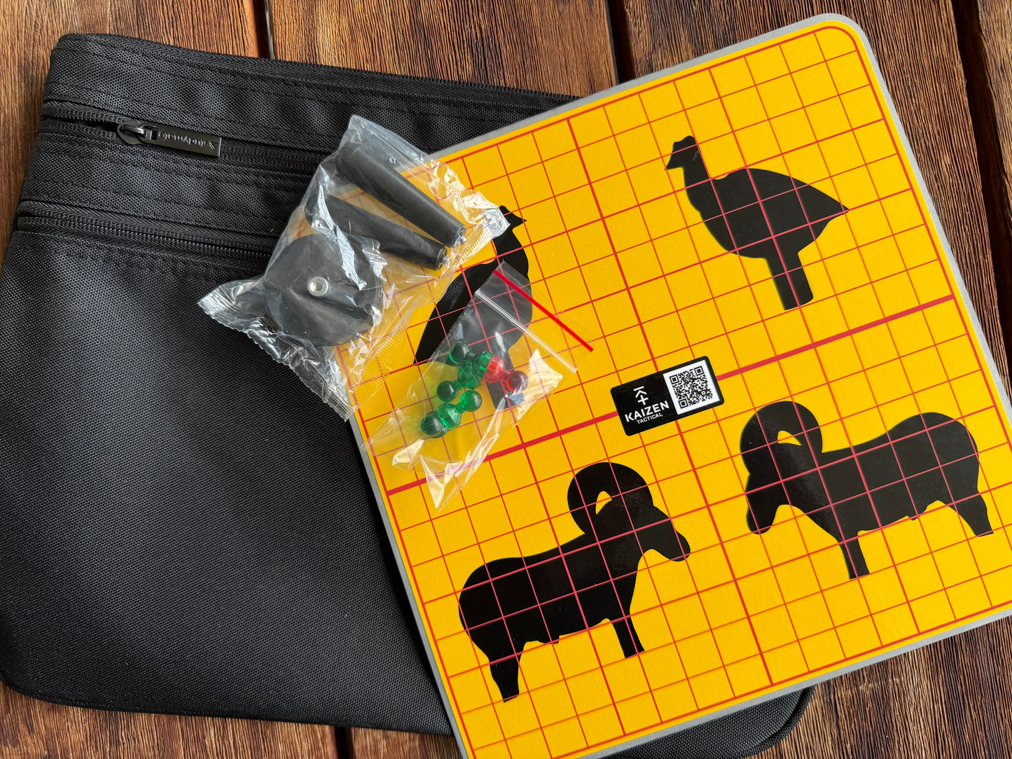 KAIZEN METALLIC SILHOUETTE BOARD