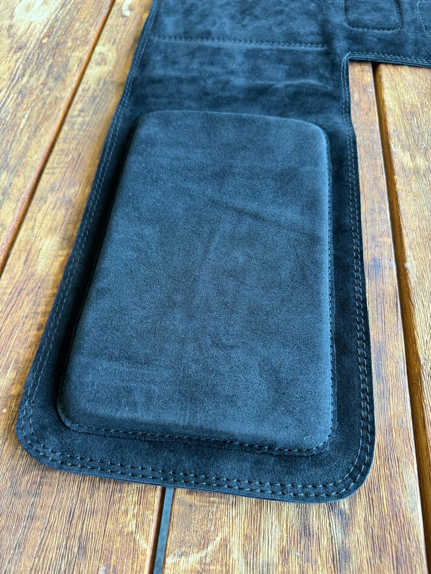 KAIZEN SUEDE LEATHER BENCH MAT WITH ELBOW PAD 290MM