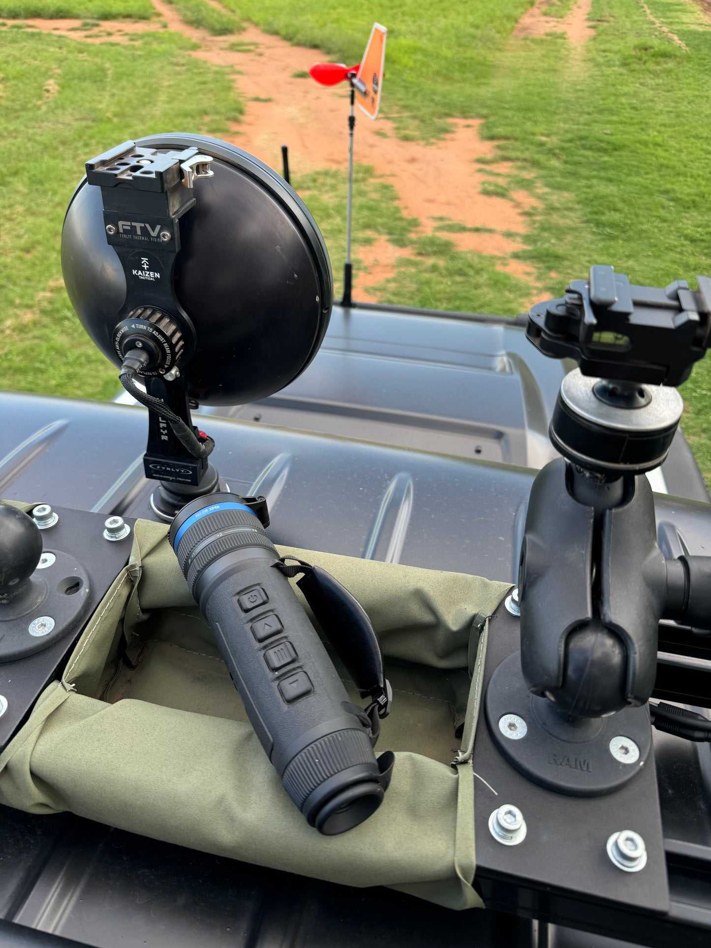 Fyrlyt Hellfyr 12000 Remote Mounted Spotlight Kit